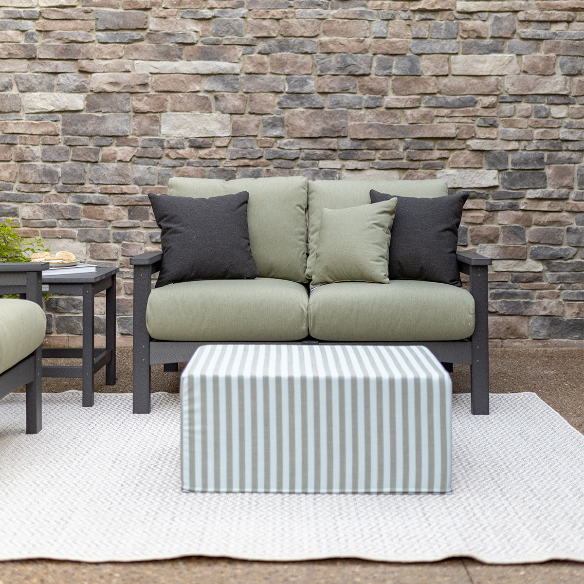 Berlin Gardens Camden Loveseat, lifestyle photo 1