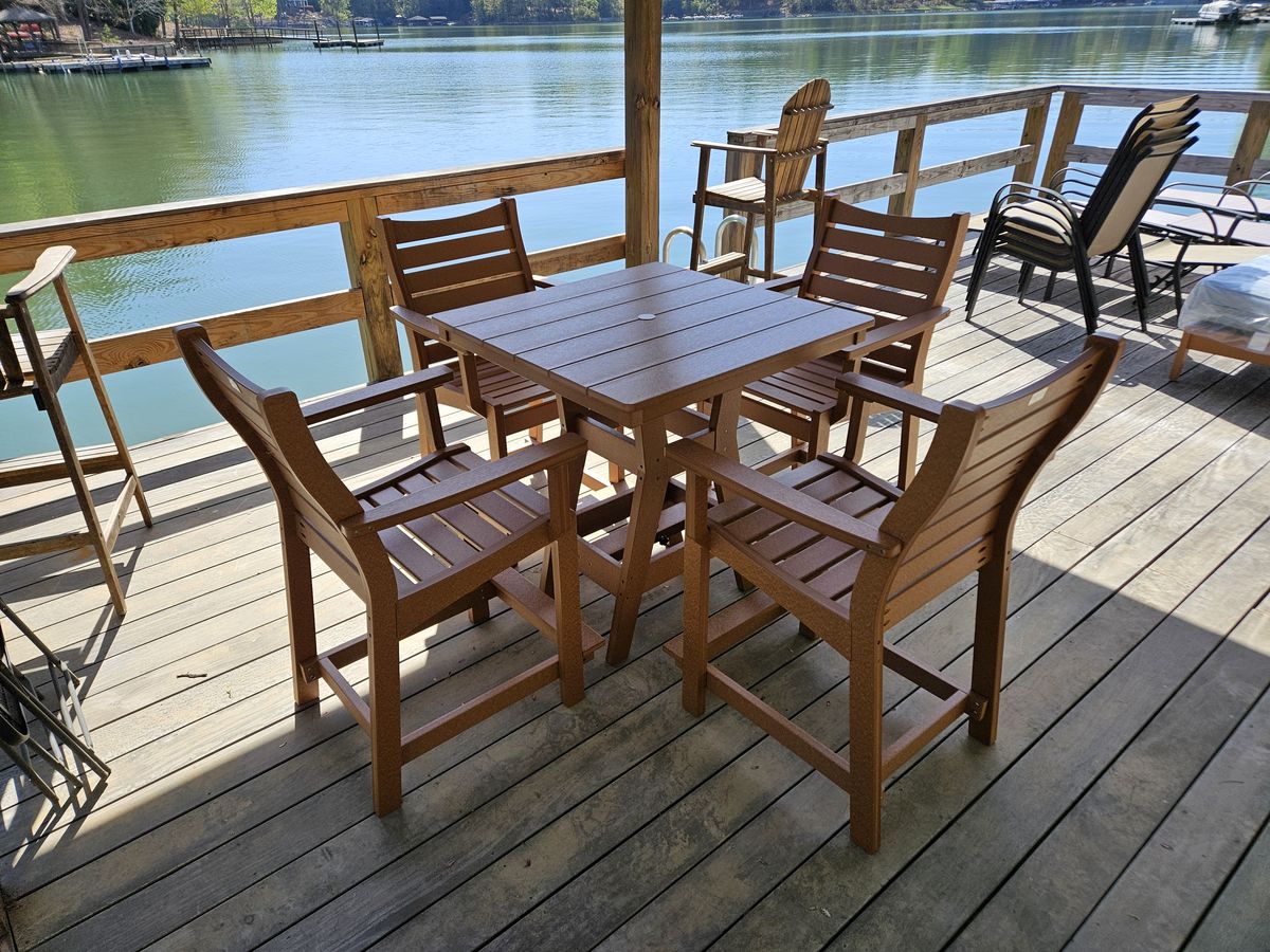 Berlin Gardens Harbor 33" Square Dining Table & 4 Bristol Counter Chairs w/ Arm Kit