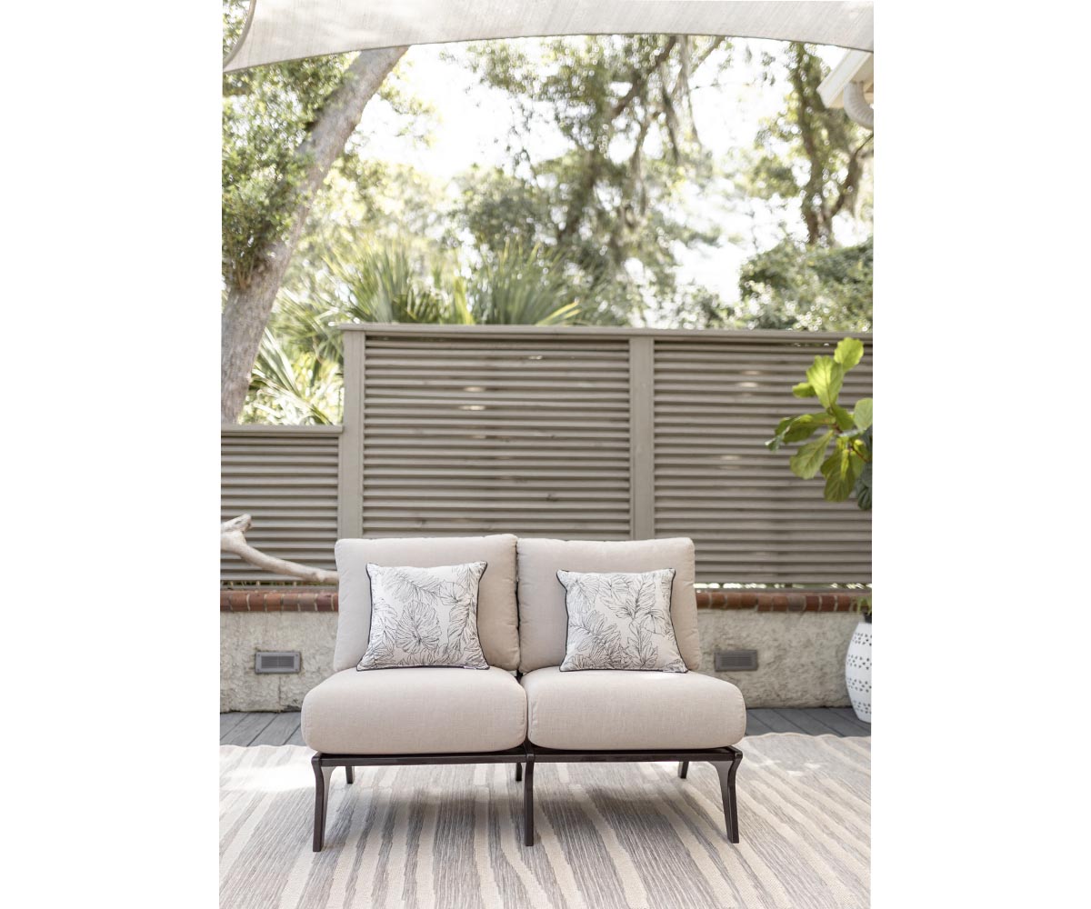 Berlin Gardens Hartley Loveseat, lifestyle photo 1