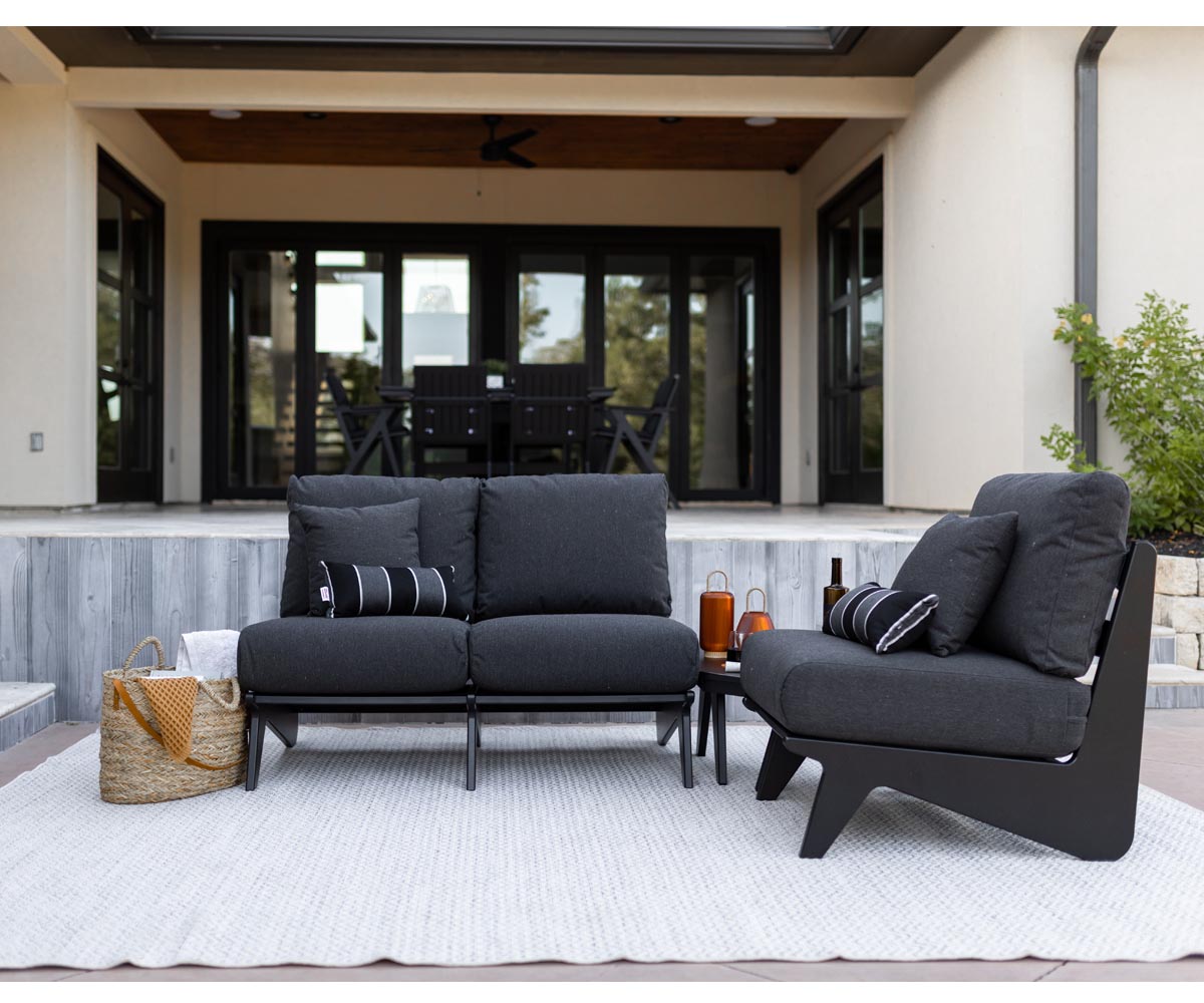 Berlin Gardens Holland Loveseat, lifestyle photo 3