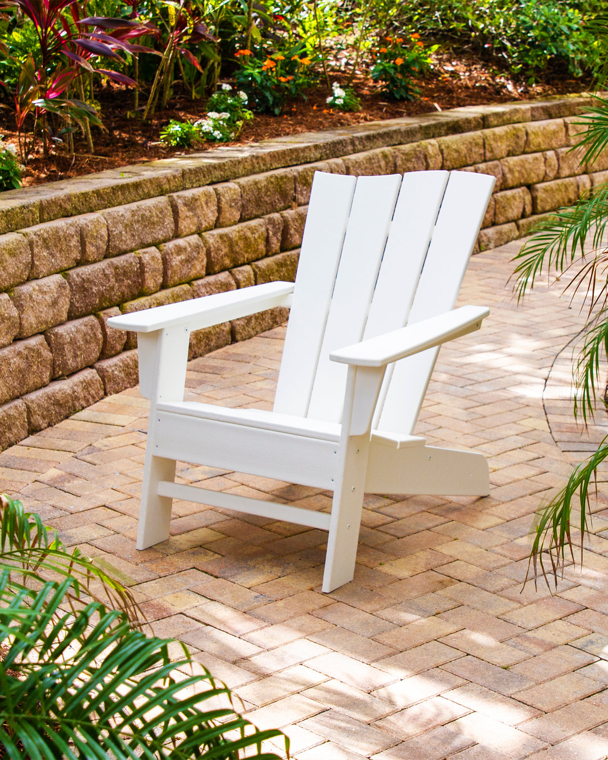 POLYWOOD The Wave Chair Right in White in an outdoor setting