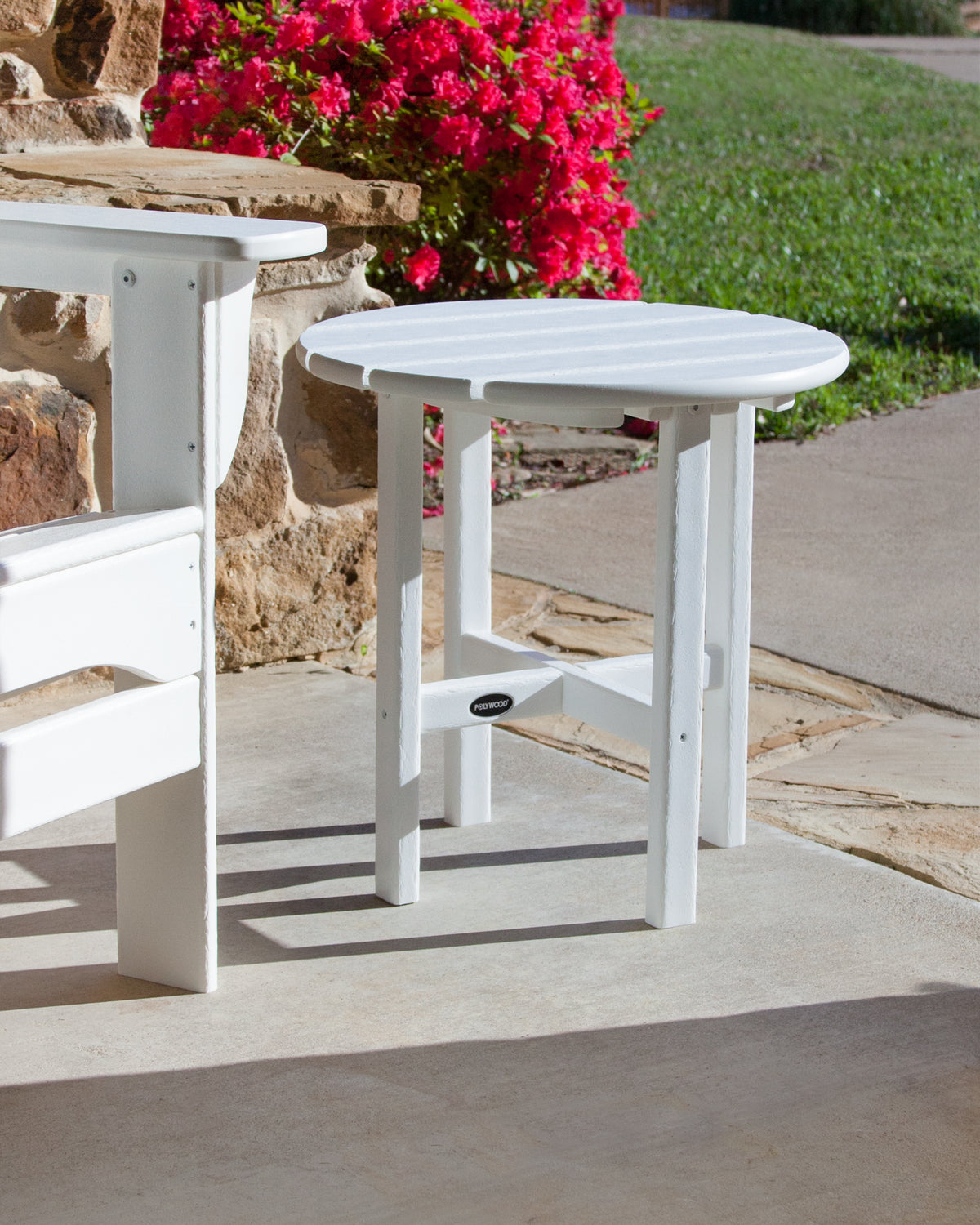 POLYWOOD Round 18" Side Table in White styled outdoors