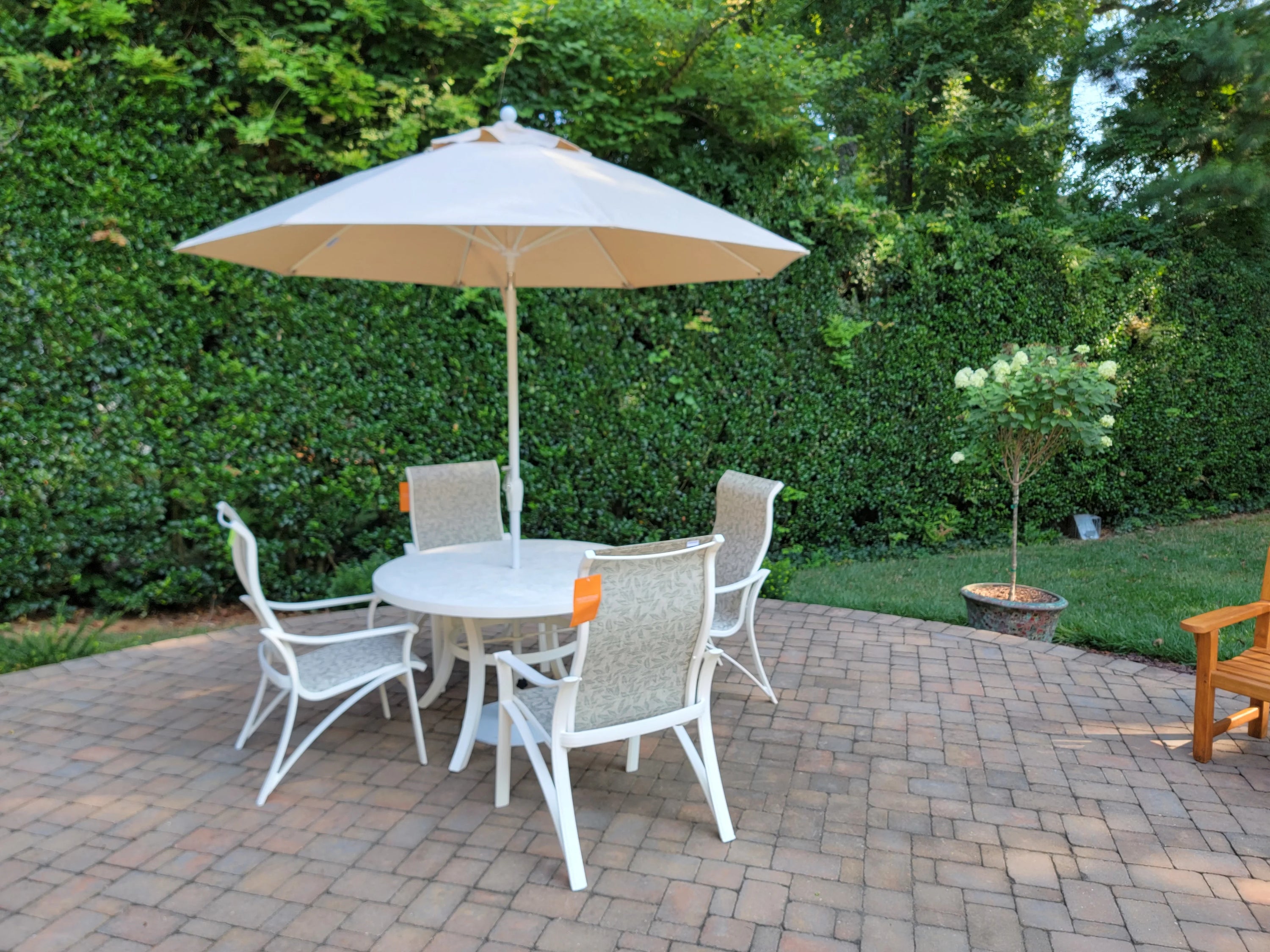 Timeless Elegance in Lewisville, NC: Tropitone and Frankford Umbrellas Transform Outdoor Dining