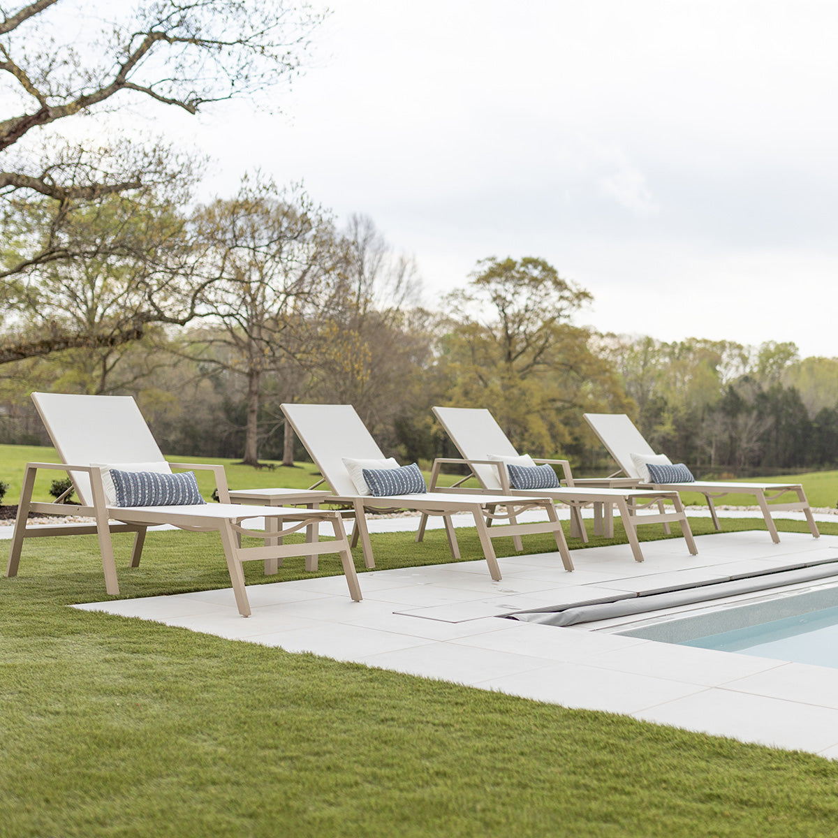 Berlin Gardens Vida Sling Chaise Lounge with Arms, lifestyle photo 2