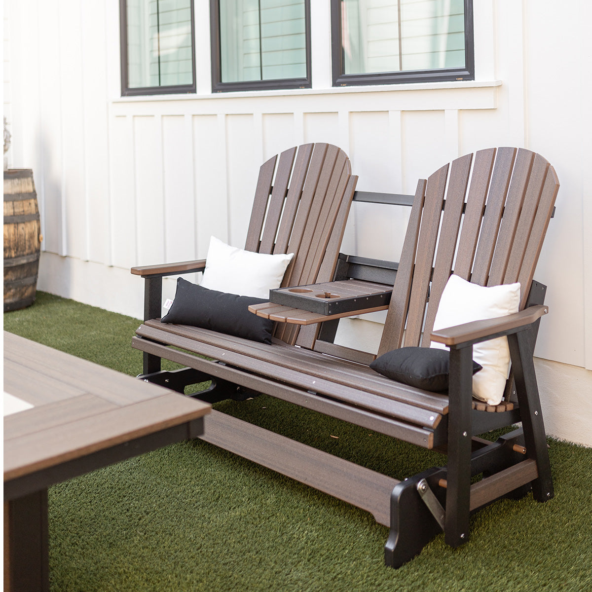 Berlin Gardens Comfo Back Three Seat Glider w/Console, lifestyle photo 2