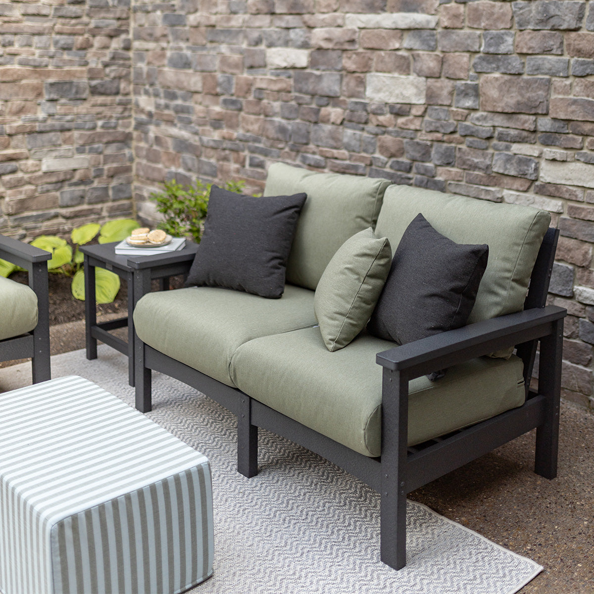 Berlin Gardens Camden Loveseat, lifestyle photo 2