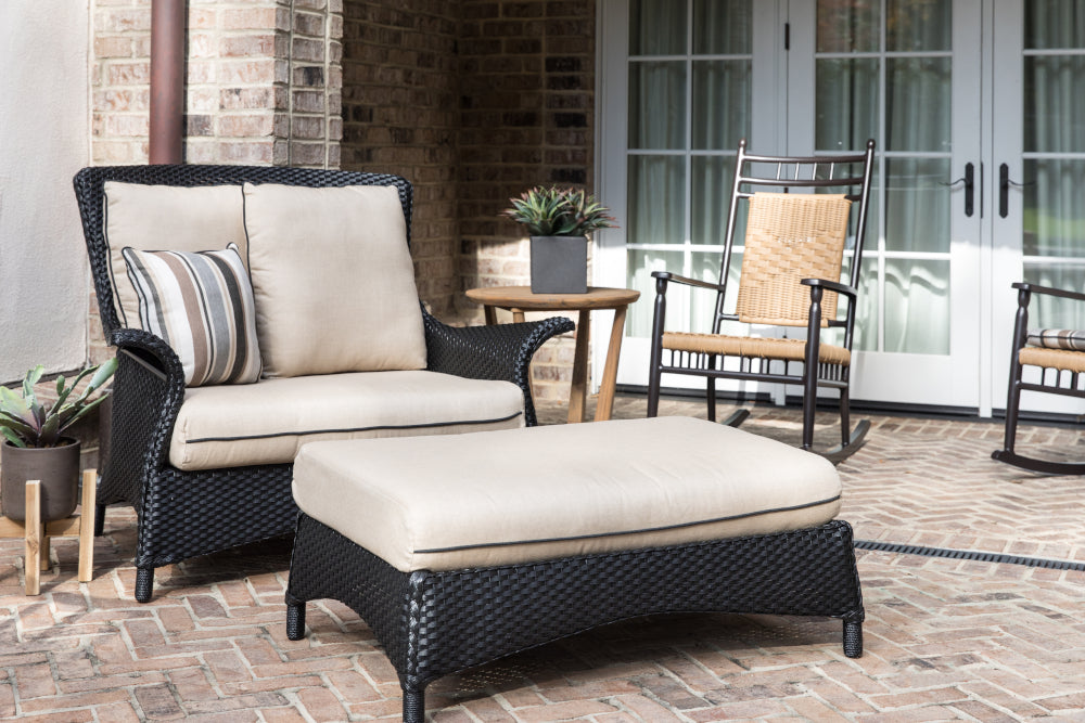 Lloyd Flanders Mandalay Chair and a Half, lifestyle photo 4