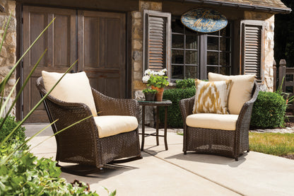 Lloyd Flanders Lloyd Loom 20" Round End Table – Mini-Random Weave, lifestyle photo 3
