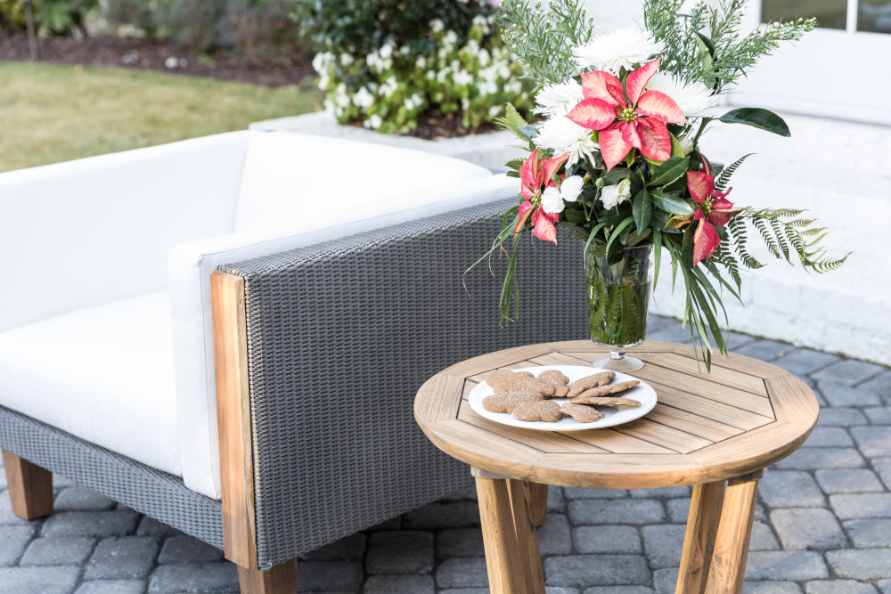 Lloyd Flanders Catalina Lounge Chair, lifestyle photo 3