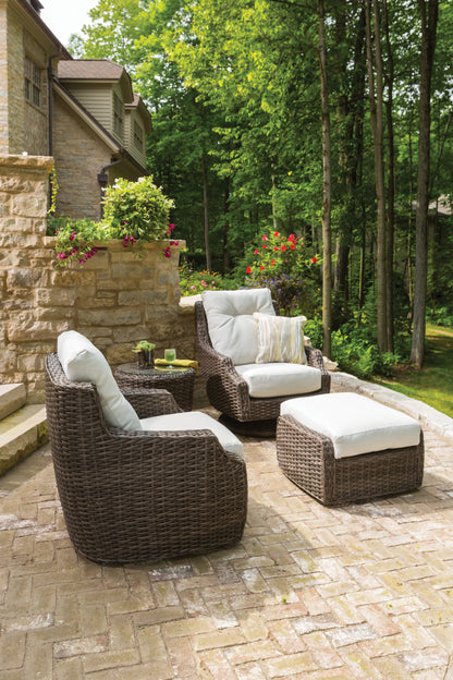 Lloyd Flanders Largo Lounge Chair, lifestyle photo 3
