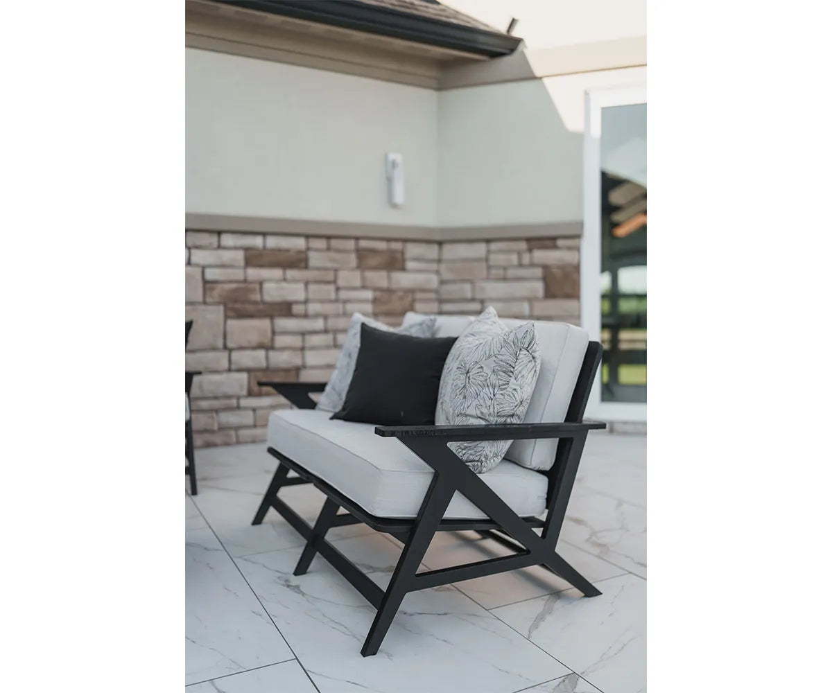 Berlin Gardens Kinsley Loveseat, lifestyle photo 3
