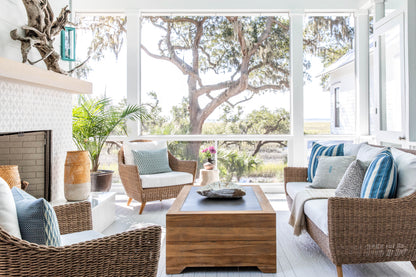 Lloyd Flanders Tobago Sofa, lifestyle photo 3