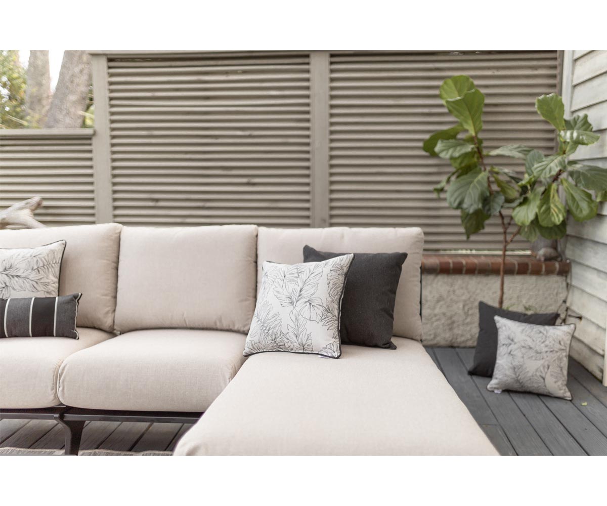 Berlin Gardens Hartley Chaise, lifestyle photo 3