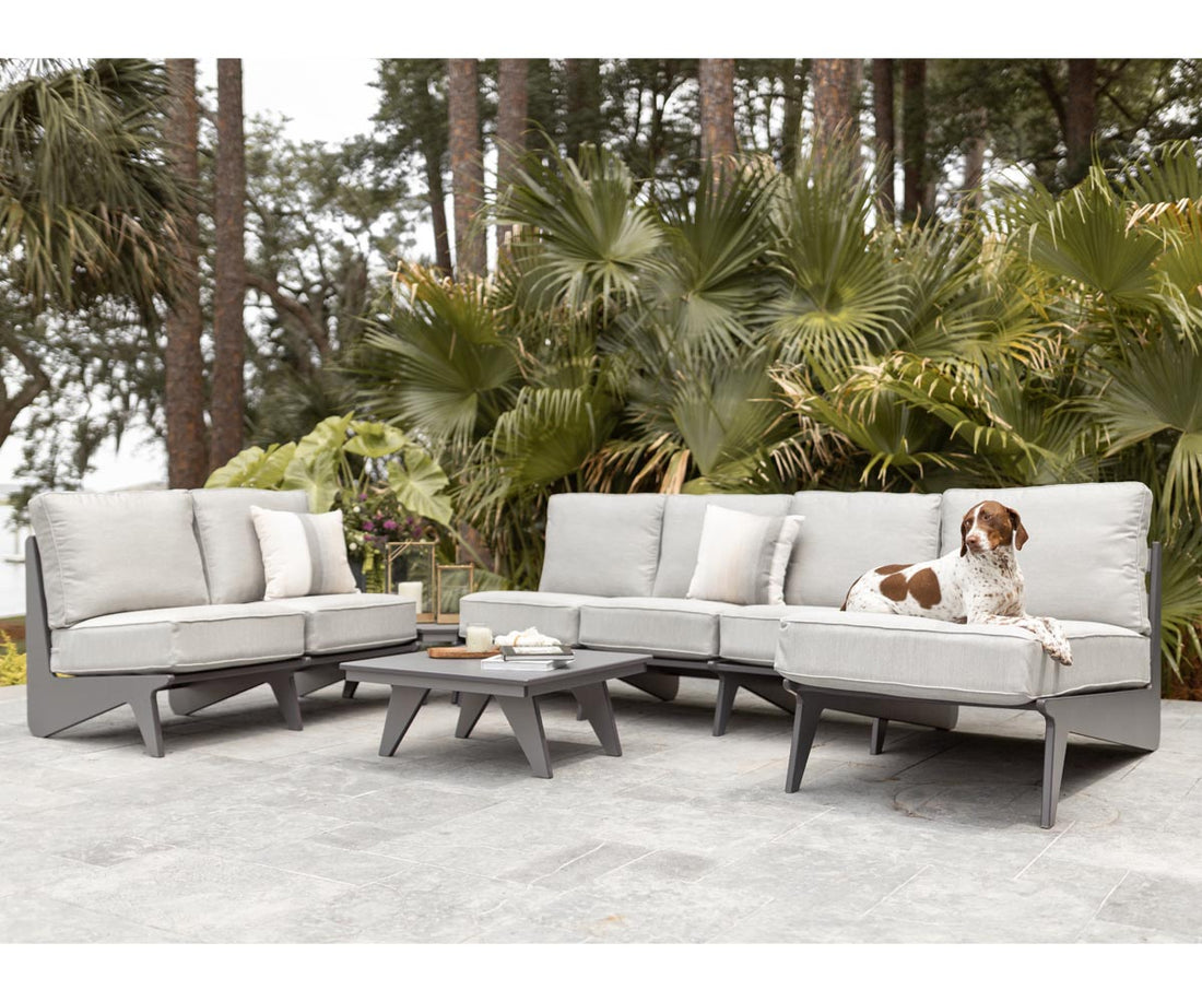 Berlin Gardens Holland Loveseat, lifestyle photo 1