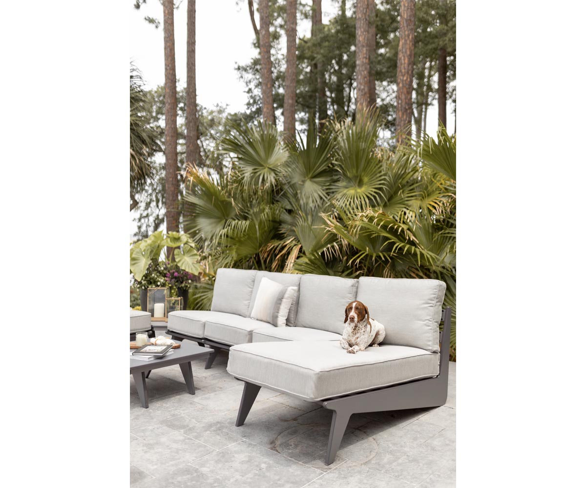 Berlin Gardens Holland Sofa, lifestyle photo 2