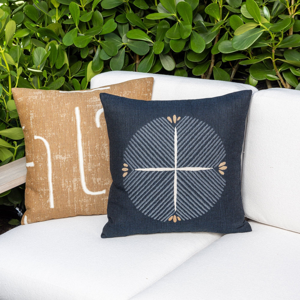 Elaine Smith Direction Indigo outdoor pillow, navy - view 3