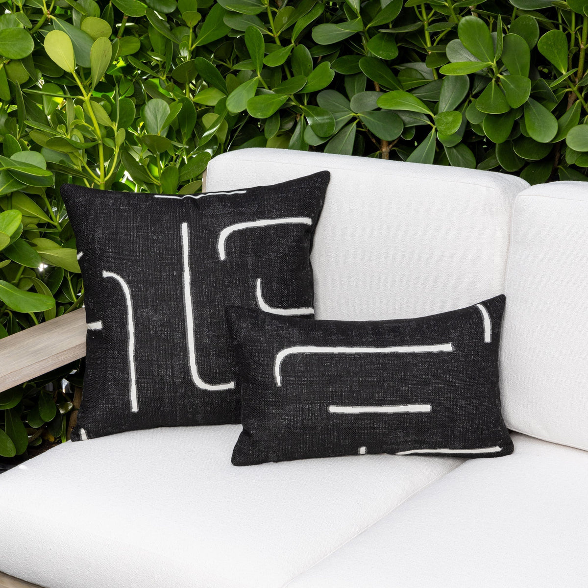 Elaine Smith Instinct Ebony outdoor pillow, black - view 7