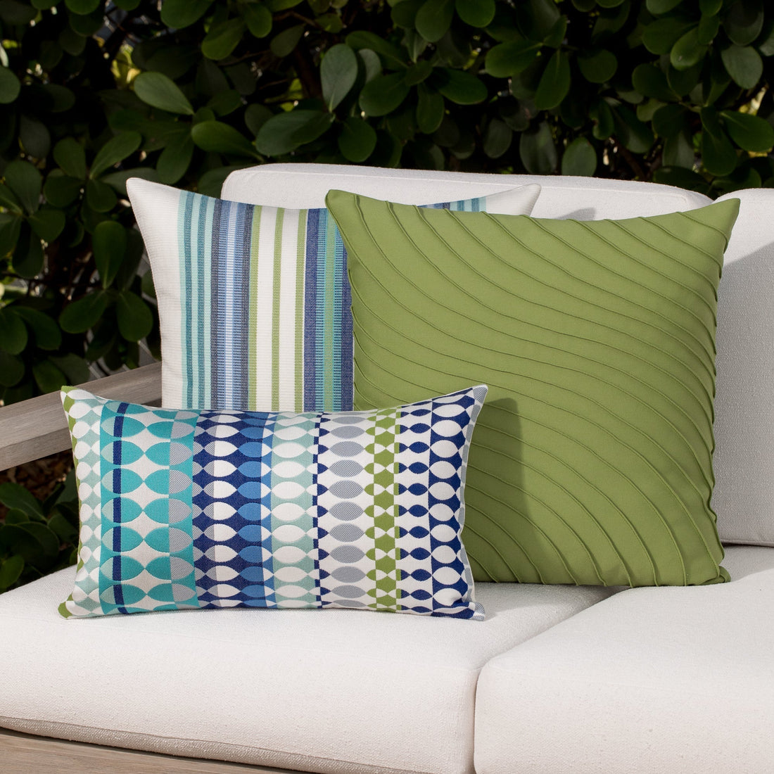 Elaine Smith Modern Oval Ocean Lumbar outdoor pillow - view 2