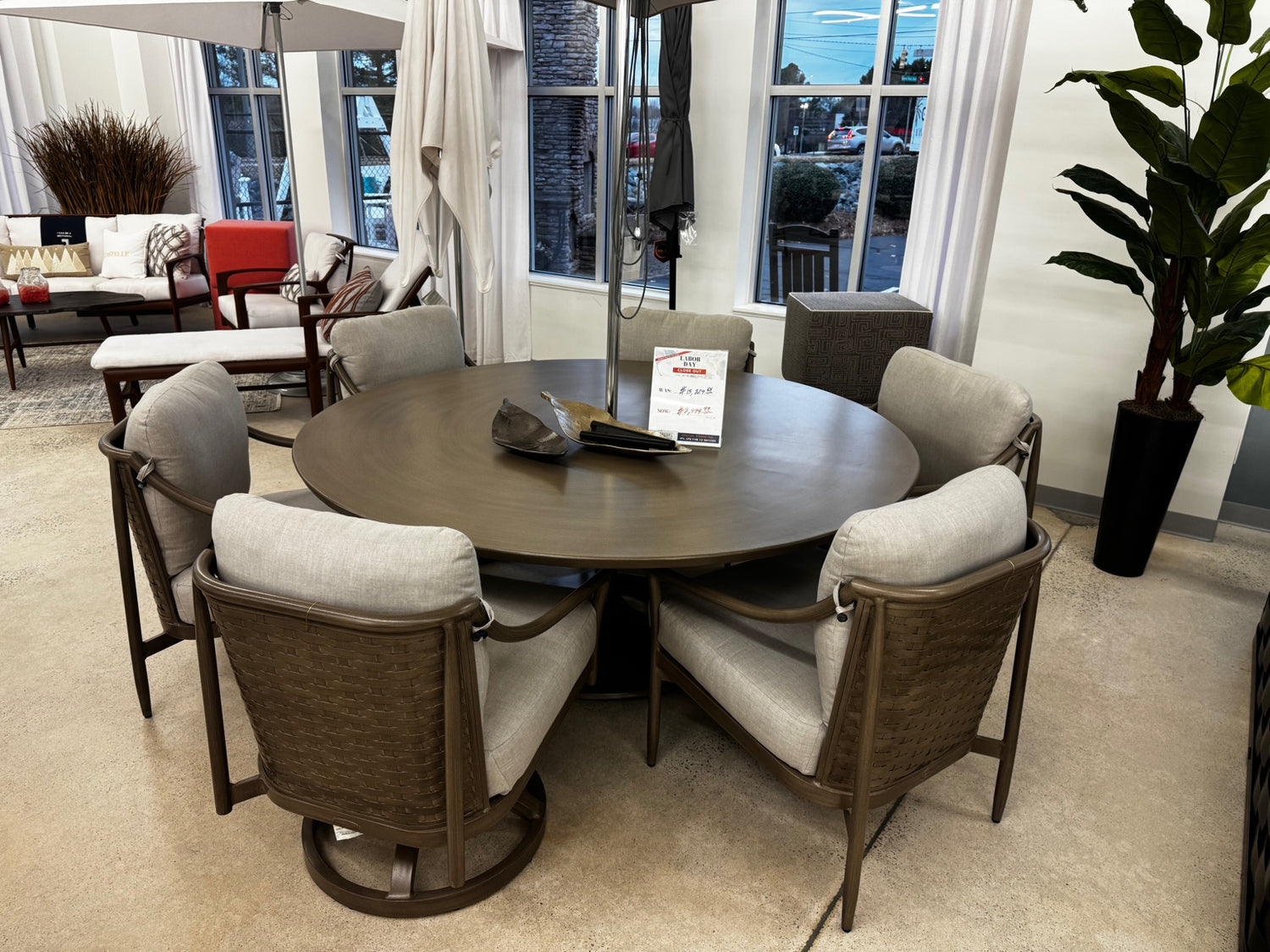 Castelle Largo Outdoor Dining Set