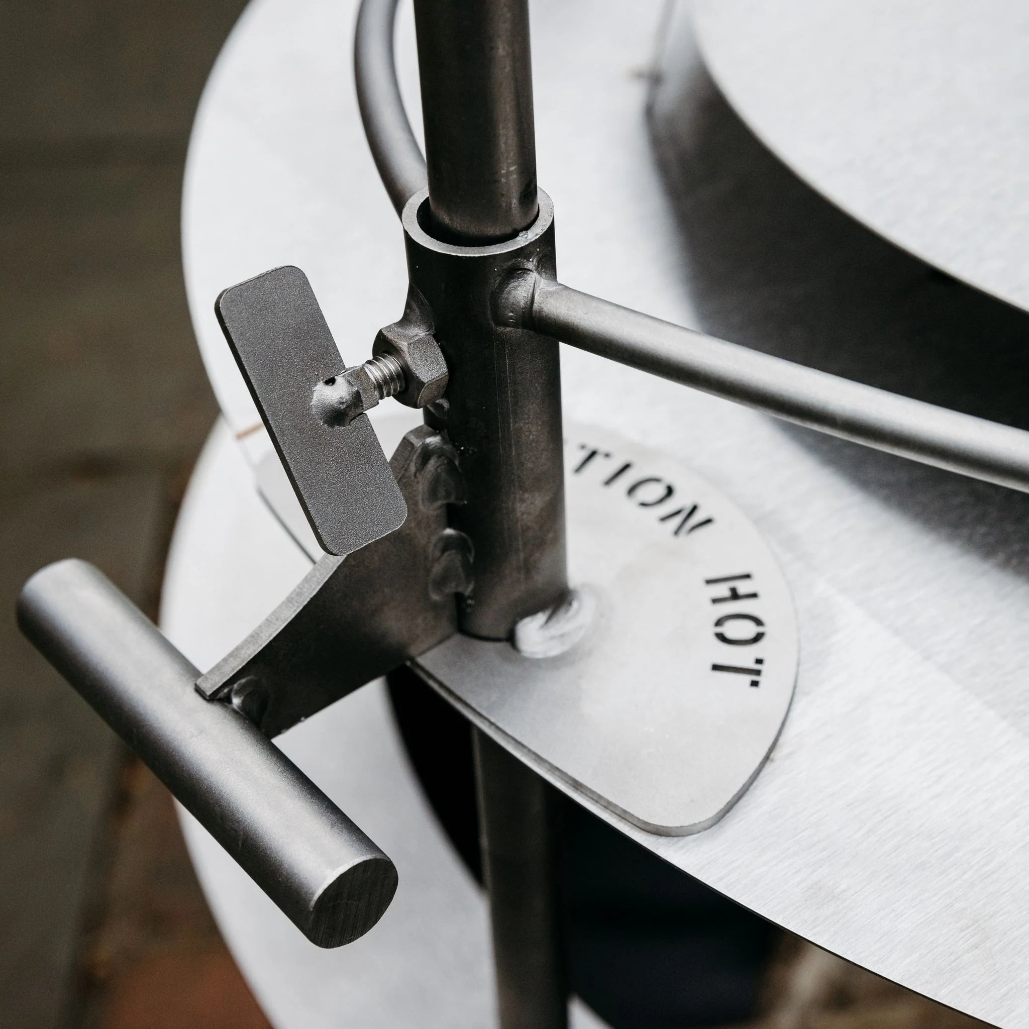 Breeo Outpost Heat Deflector With Post