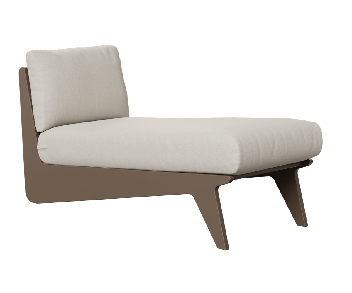 Berlin Gardens Holland Chaise in Clay