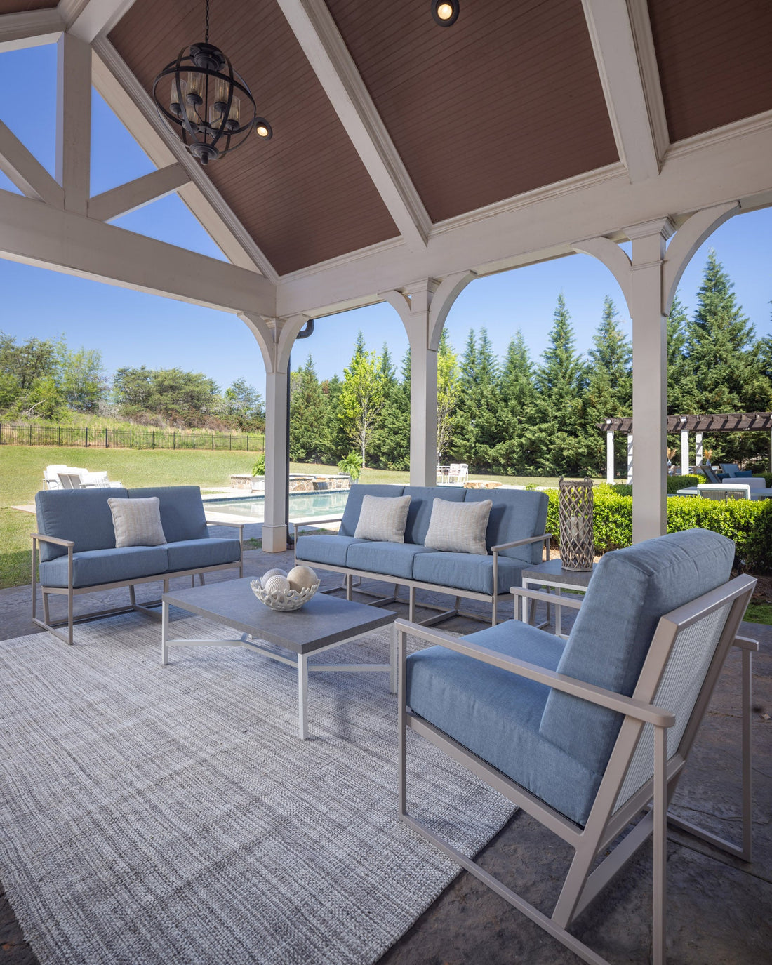 Lloyd Flanders Summit Living Room Set, lifestyle photo