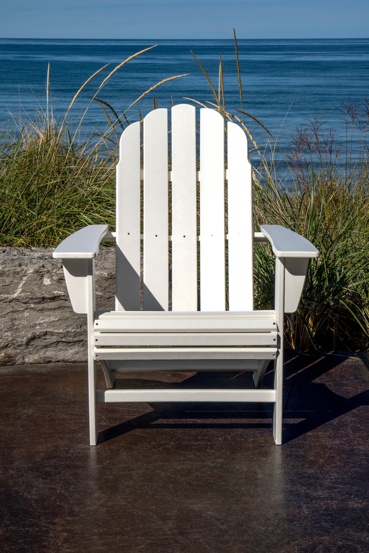 Feature close-up of the POLYWOOD Vineyard Curveback Adirondack Chair in White (3)