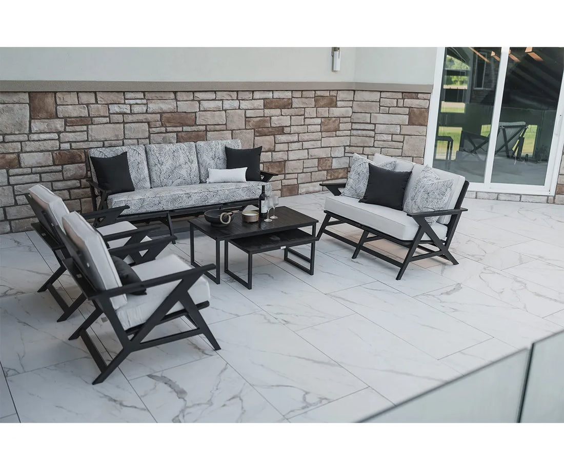 Berlin Gardens Kinsley Loveseat, lifestyle photo 2