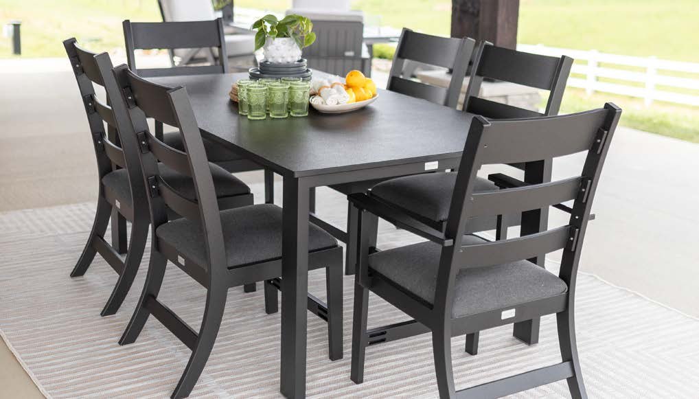 Berlin Gardens Berkley Expandable Table 42"x72"