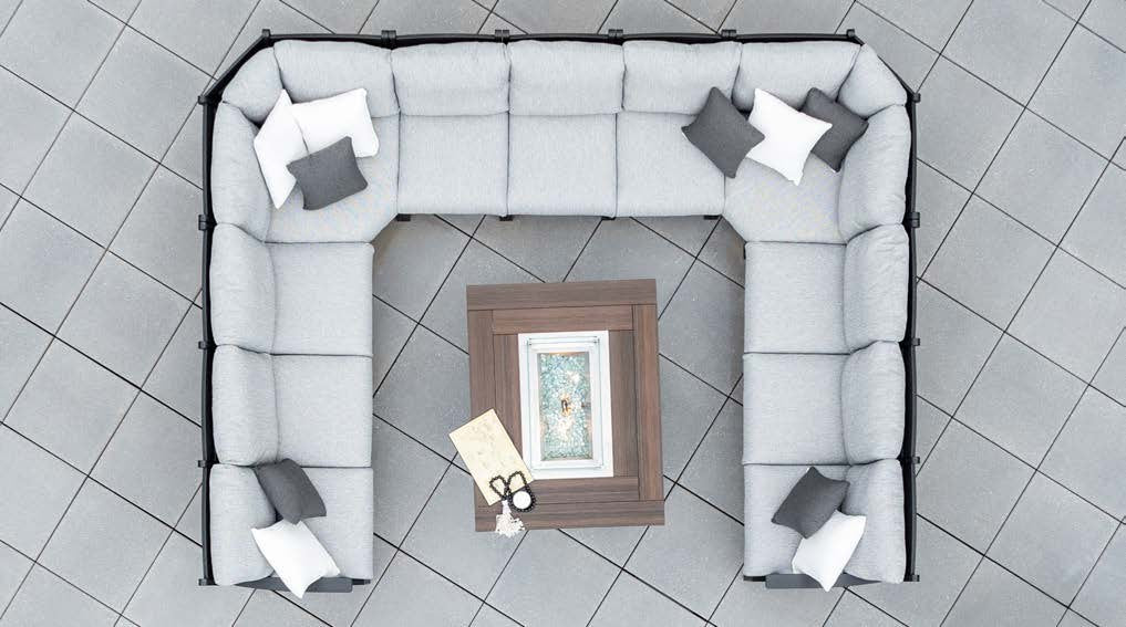 Berlin Gardens Classic Terrace End Table