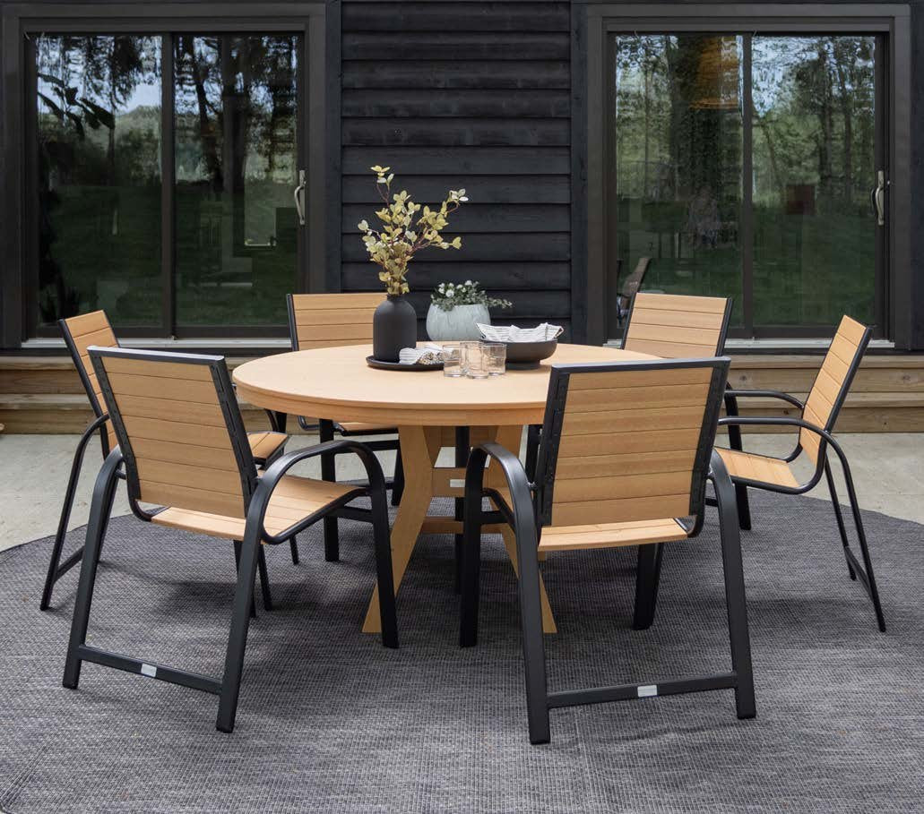 Berlin Gardens Murphy End Table