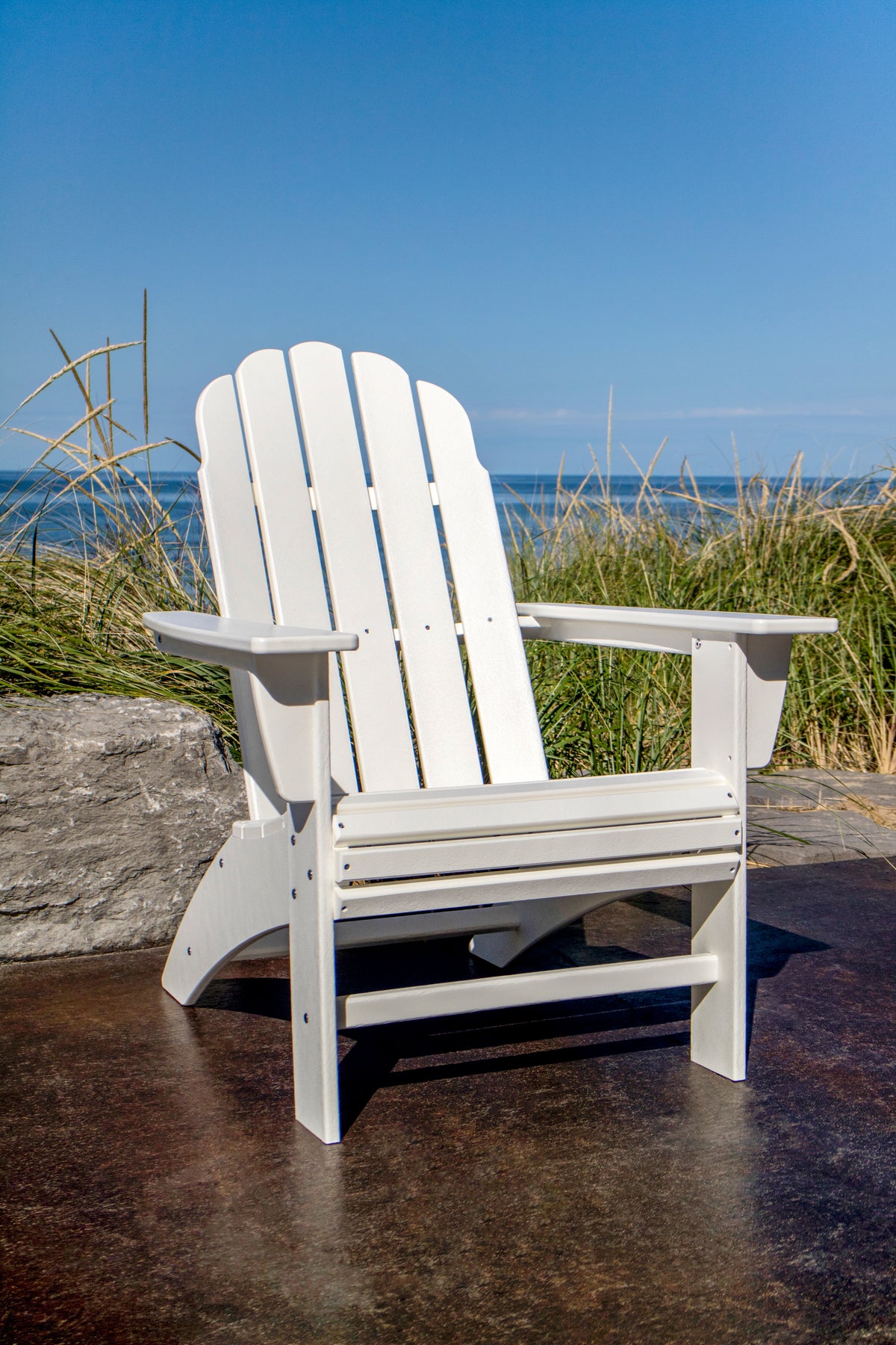 Feature close-up of the POLYWOOD Vineyard Curveback Adirondack Chair in White
