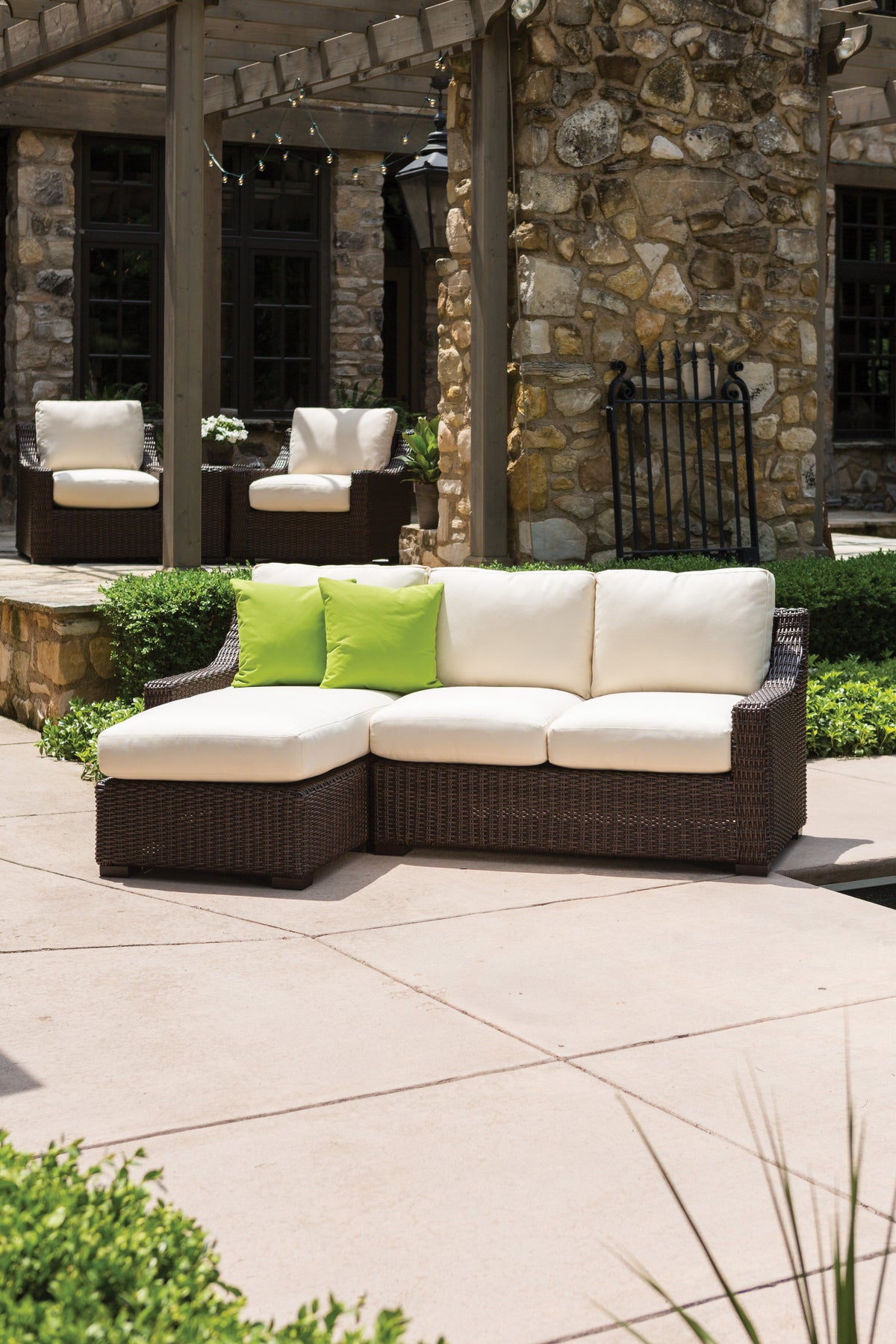 Lloyd Flanders Mesa Right Arm Chaise, lifestyle photo 3