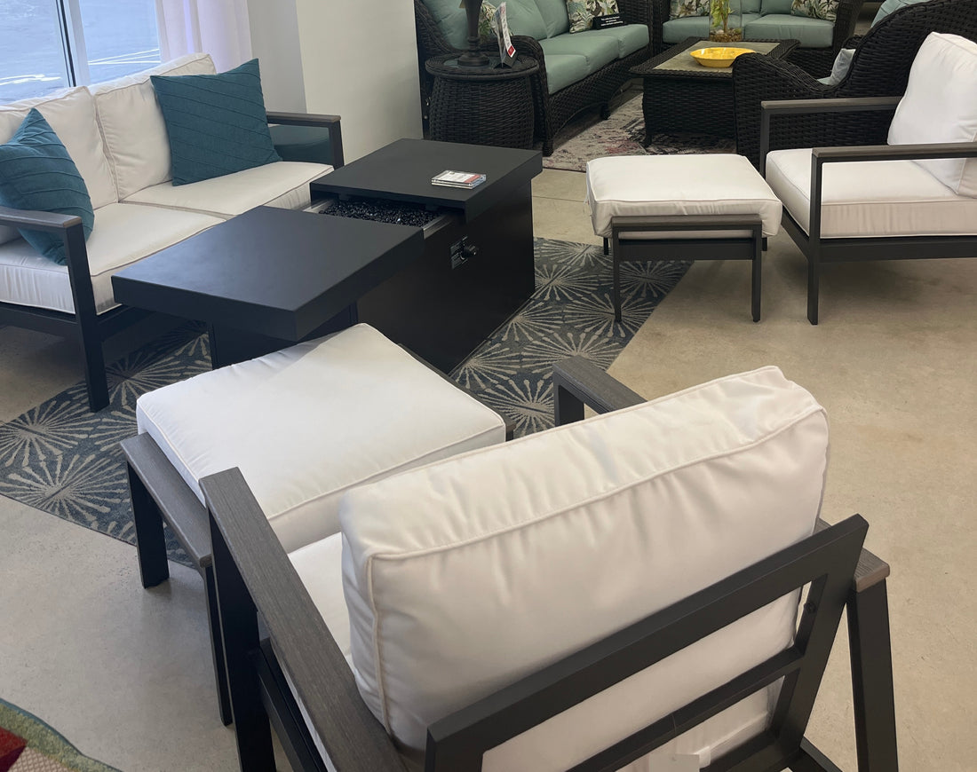 Hixon Loveseat Group