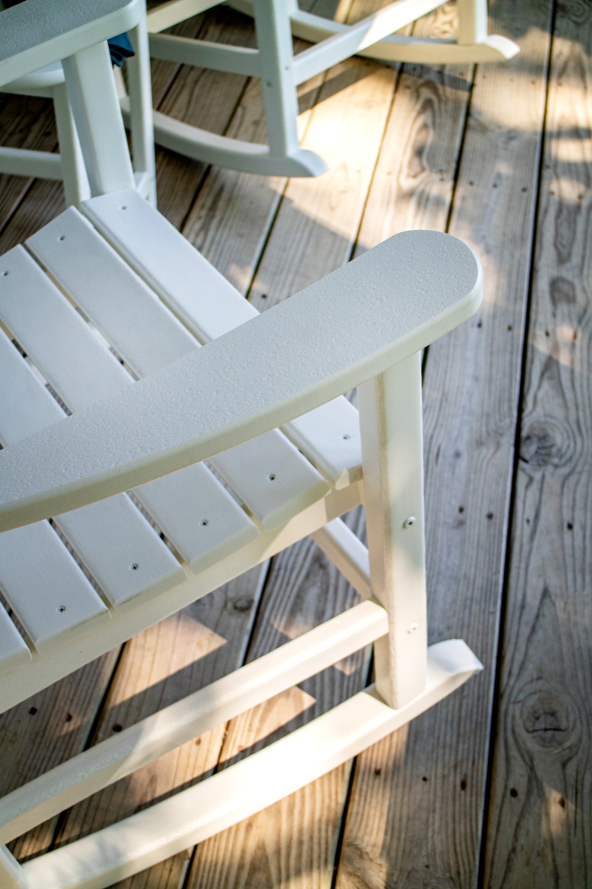 Feature close-up of the POLYWOOD Presidential 3-Piece Rocker Set with Round Side Table in White