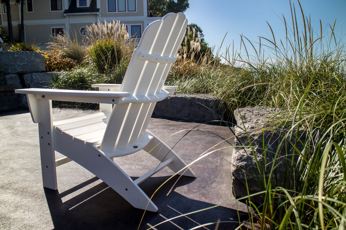 Feature close-up of the POLYWOOD Vineyard Curveback Adirondack Chair in White (2)
