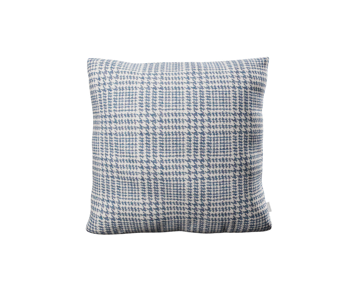 POLYWOOD 20" Outdoor Throw Pillow in Houndstooth Sky Blue