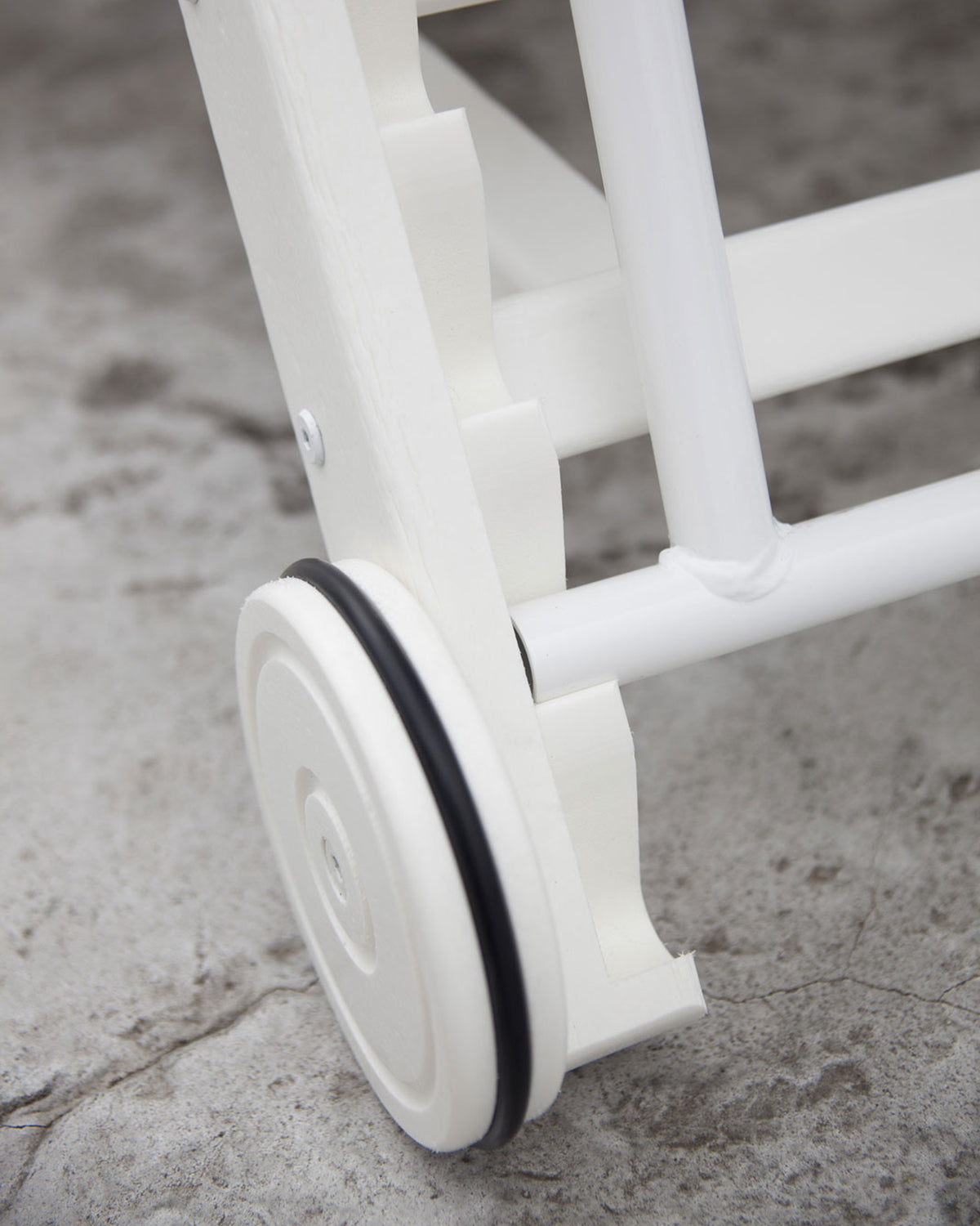 Feature close-up of the POLYWOOD Nautical Chaise with Wheels in White