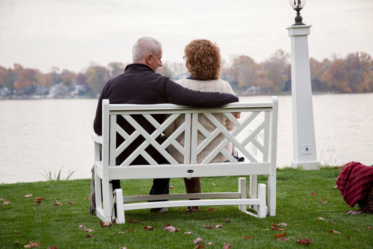 Product detail of the POLYWOOD Chippendale 48" Glider in White (2)